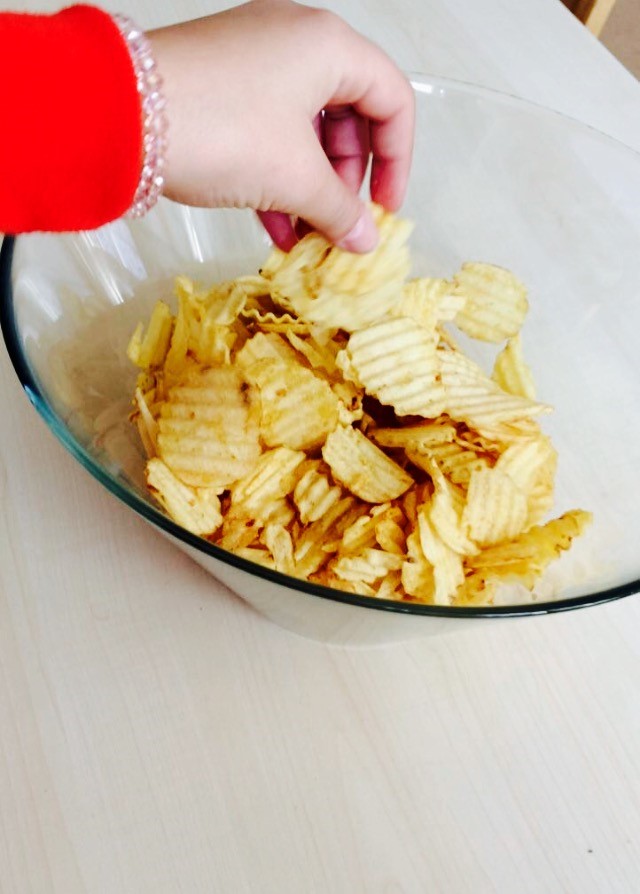 En skål med chips