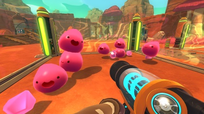 Rosa slime-monster hoppar omkring i spelet Slime Rancher