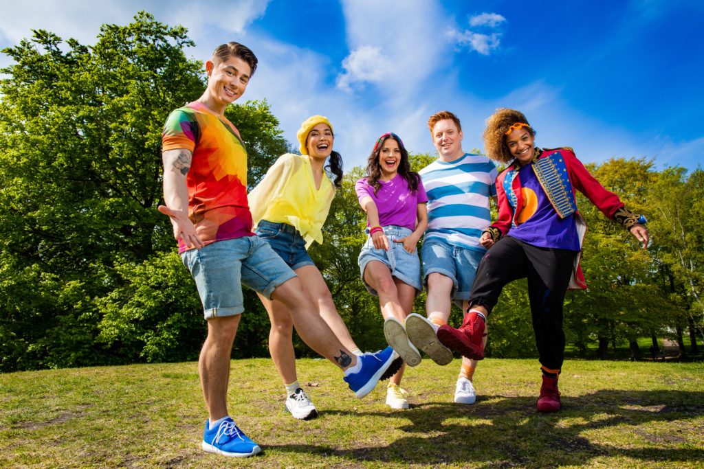 Programledarna Malin Olsson, Alexander Hermansson, Angelika Prick, Markus Granseth och Ida On.