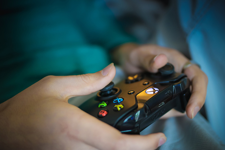 Någon som håller i en xbox konsol